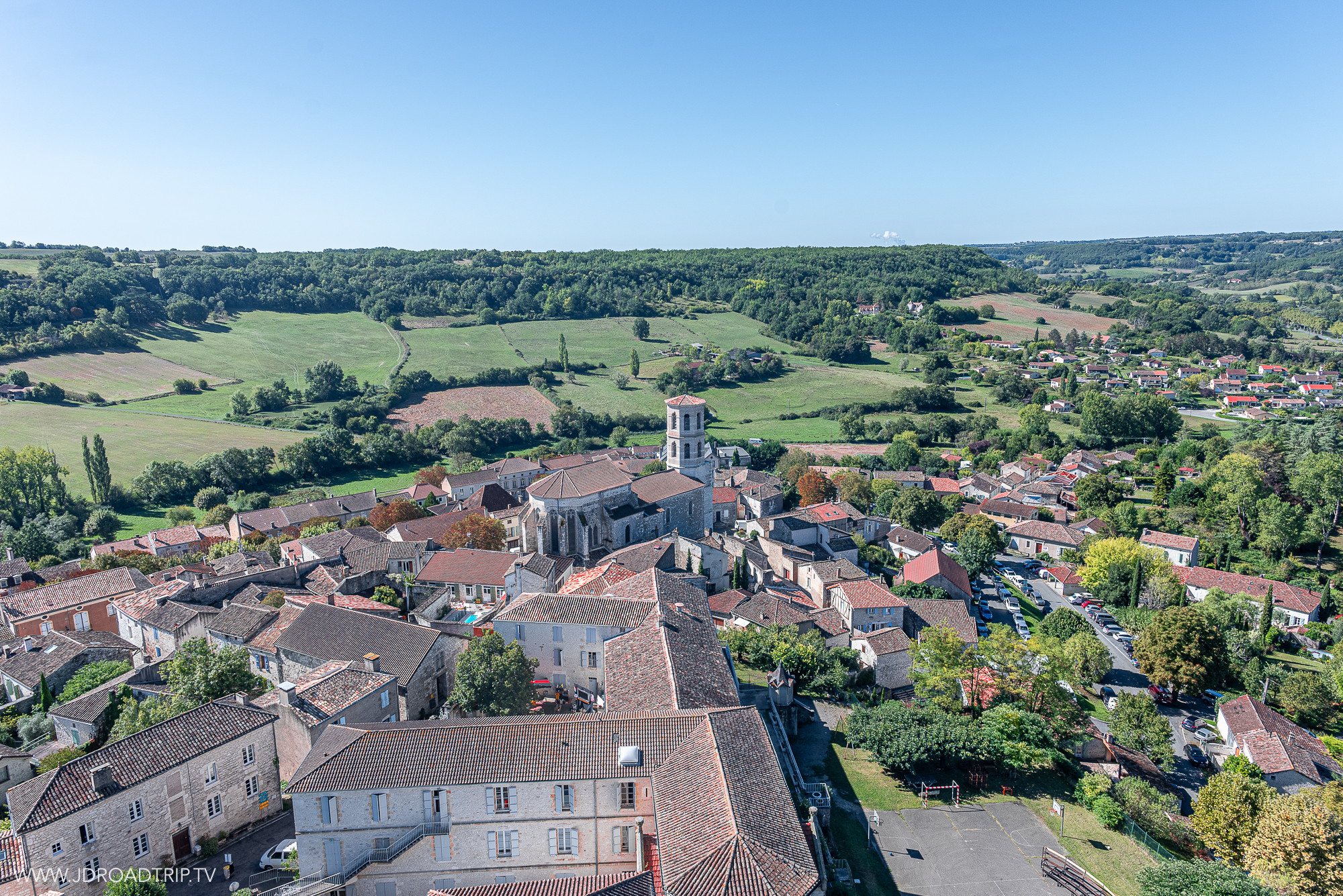 Visiter Montcuq : vue sur le village